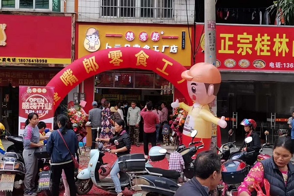 加盟零食店哪個品牌好：饞嘴郎一站式加盟，輕松開店